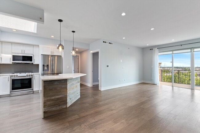 Photo - 635 Perrie Dr Unit 604
