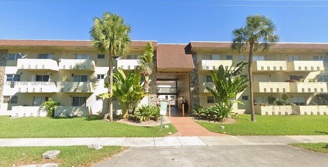 Building Photo - 7505 SW 82nd St Unit 322