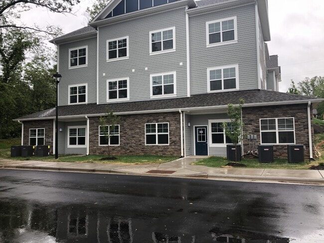 Photo - 22-28 Wedgefield Dr Apartments