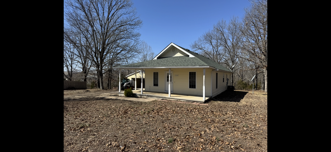 Quaint Three Bedroom Home with Jacuzzi Tub! - Quaint Three Bedroom Home with Jacuzzi Tub!