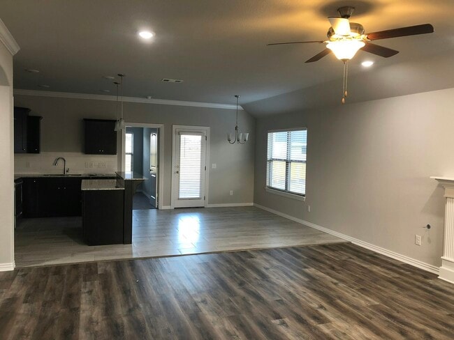 Photo - 550 Holly St