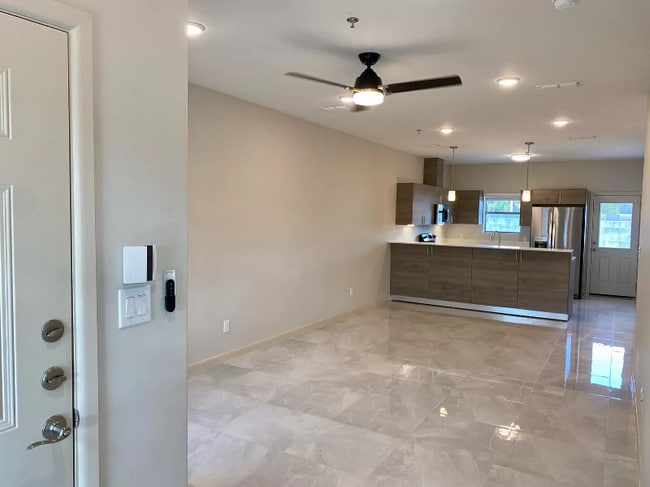 Photo - 404 Newport Ave