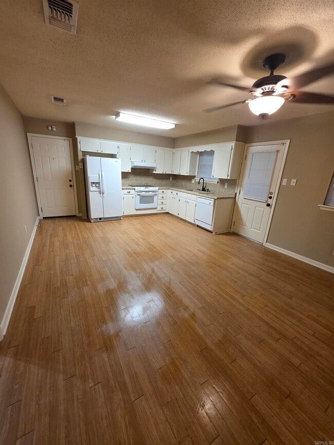 Photo - 11615 Ashwood Dr