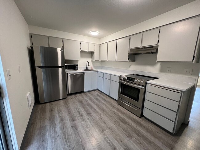 Building Photo - 12402 SW 14th St Unit 12402