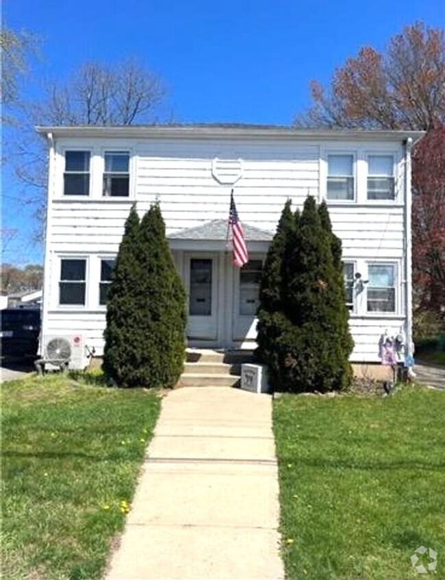 Building Photo - Cranston/Garden City – Two Bed Duplex - $2095 Rental