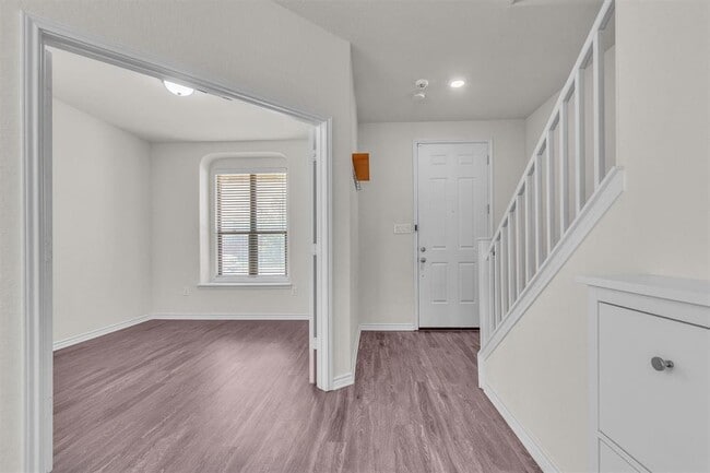 Photo - 3894 Bentwood Way