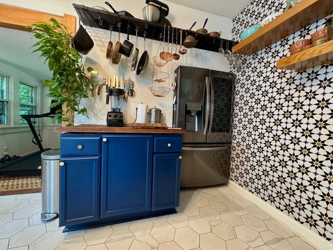 Photo - Renovated DTR Bungalow!