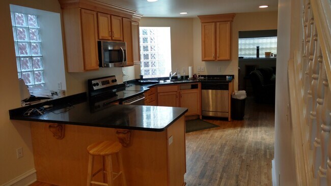 Photo - 5 Bedroom House in the Southside Flats!  Central Air. Washer and Dryer on Main Floor. Private Patio.