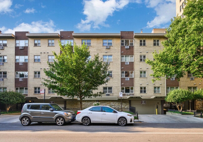 Building Photo - 420 W Aldine Ave Rental
