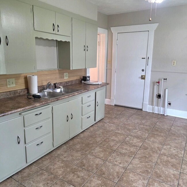 Photo - 1522 W High St