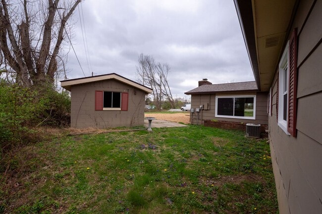 Photo - Lovely 3 Bed / 2 Bath in Private Setting--AVAILABLE NOW!!! Unit 4621 S Acorn Drive