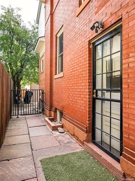 Building Photo - 840 Emerson St Unit 6