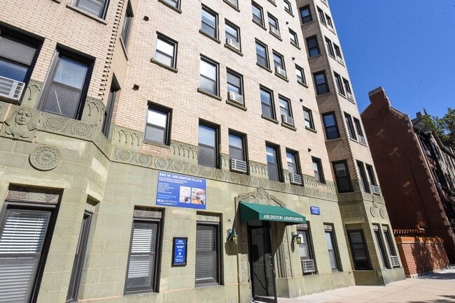 Building Photo - 556 W Arlington Pl Unit 2