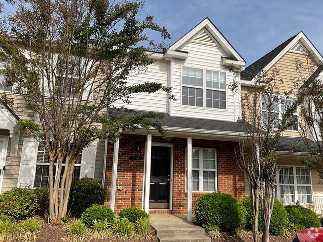 Building Photo - Townhome with 2 Bedrooms, 2.5 Baths