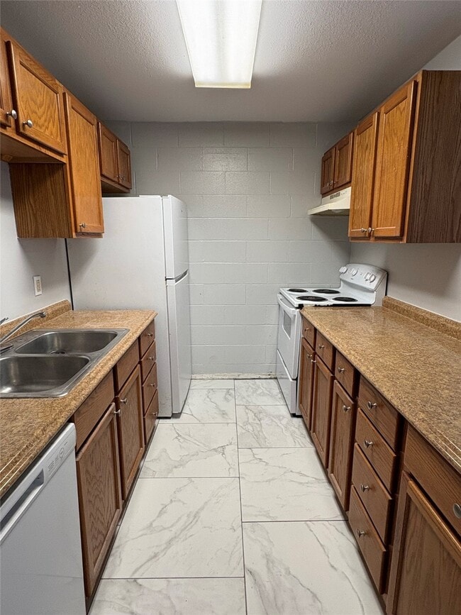 Building Photo - 149 Emerald Dr