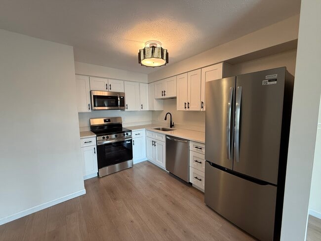 Building Photo - 3400 Wooster Rd Unit 607