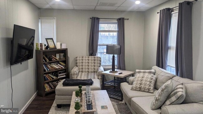 Photo - 604 W Holly Ave