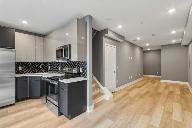 Building Photo - 1615 Poplar St Unit 3