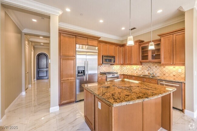 Building Photo - 10 Via Vasari Rental