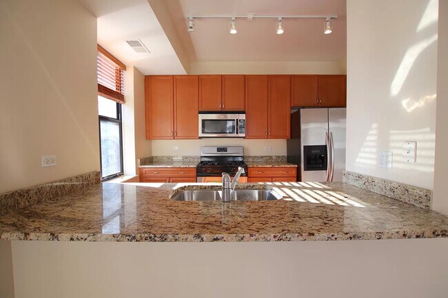 Photo - 451 W Huron St Unidad 808