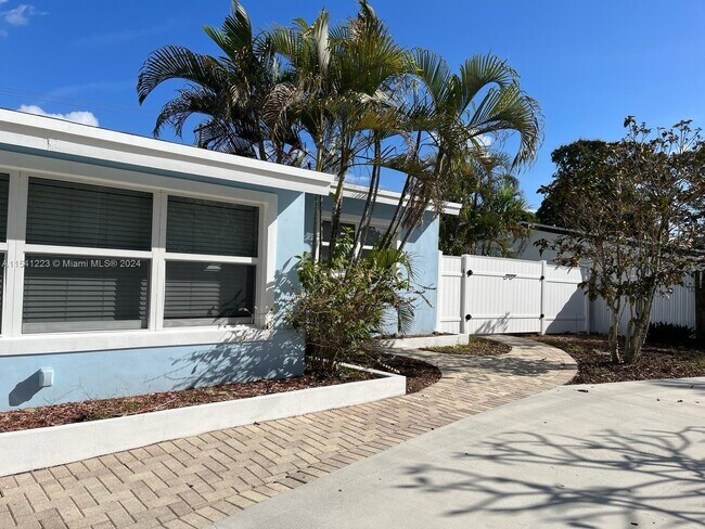 Photo - 2281 SW 15th St