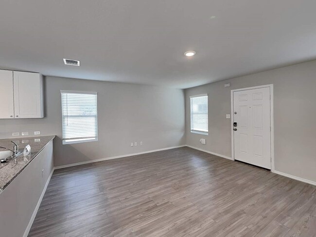 Photo - 7302 Alcazar Gate