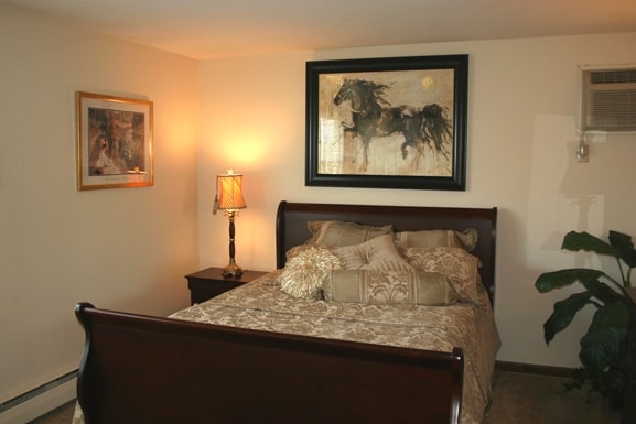 Bedroom - London Towne Apartments