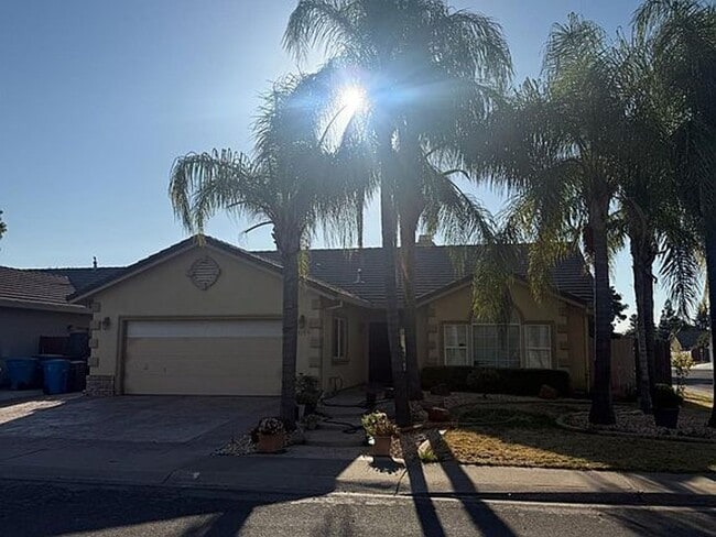 Building Photo - 3 bedroom, 2 bath house