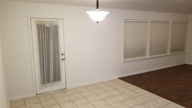 Photo - 935 Rock Springs Dr