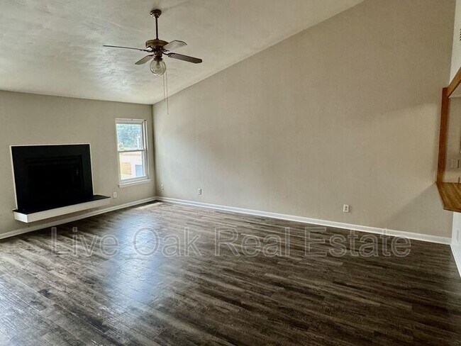 Photo - 2132 Point Hollow Ct.