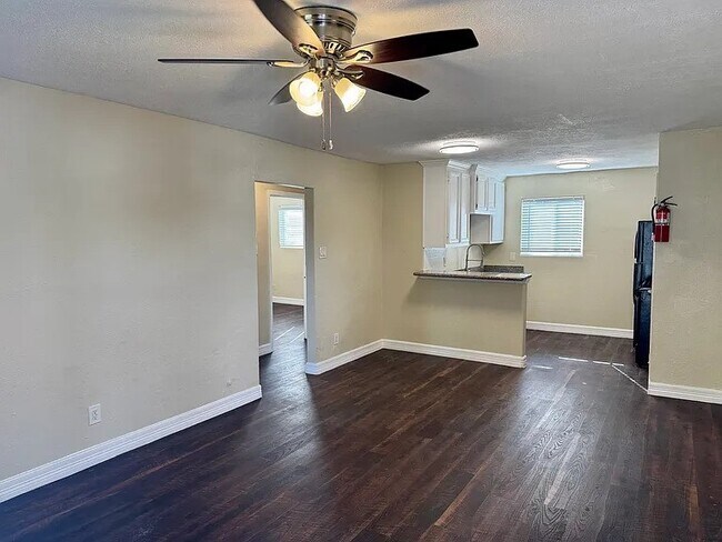 Building Photo - 3906 Rotman St Unit 3 Rental