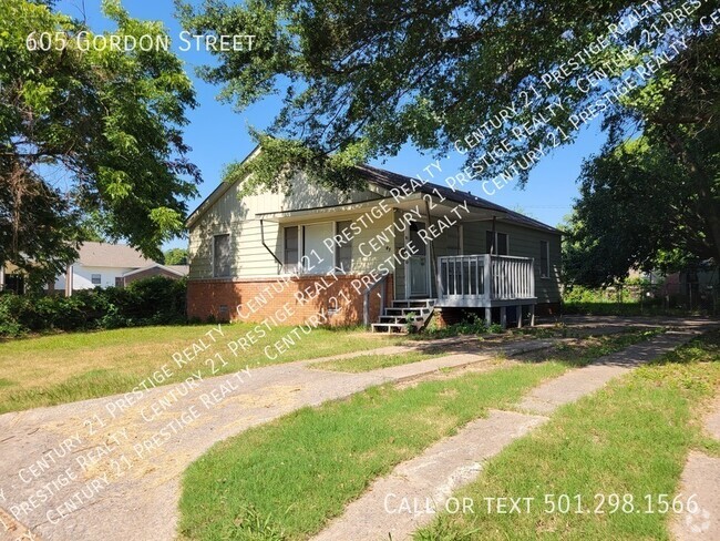 Building Photo - 605 Gordon St Rental
