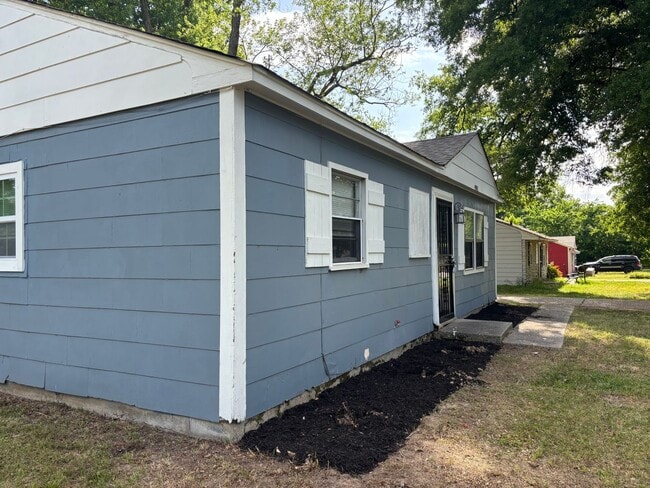 901 Restbrook Ave