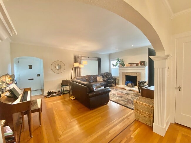 Photo - 342 W Chapman Ave