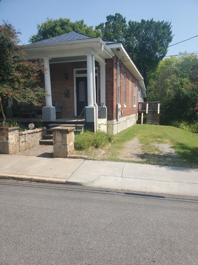 Building Photo - 407 Chestnut St