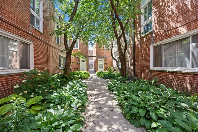 Photo - 1615 W Greenleaf Ave