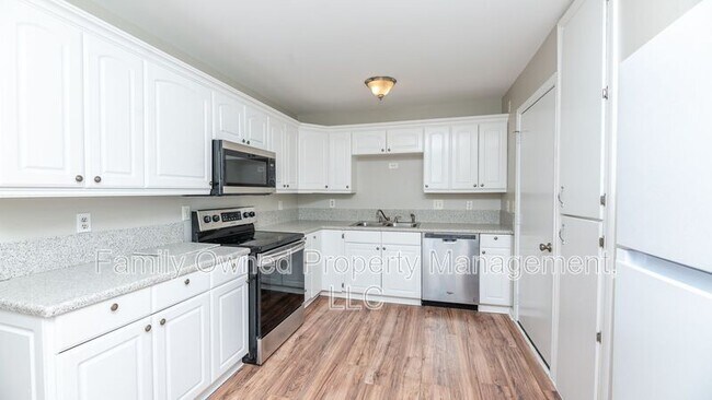 Photo - 143 Heather Dr