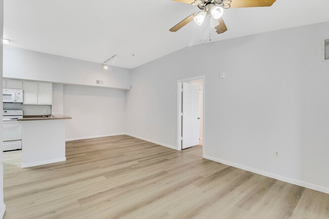 Photo - 181 SW Palm Dr Unidad 304