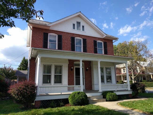 Big front porch! - 925 North Market Street House