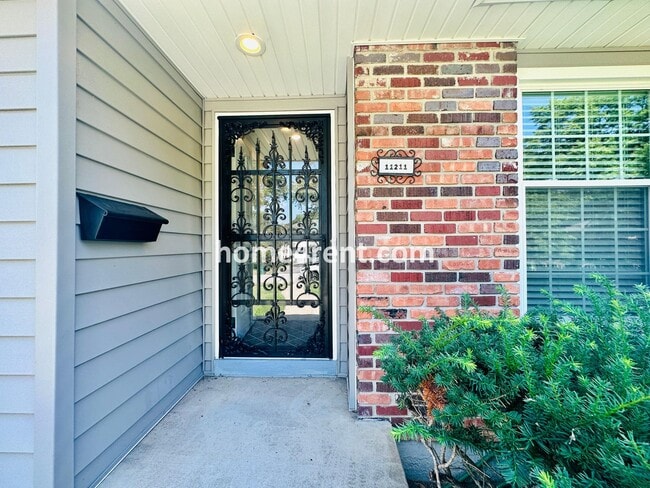 Photo - Cozy Ranch Home in Shawnee w/ Plenty of Natural Light, Wood Floors Throughout and an Updated Kitc...