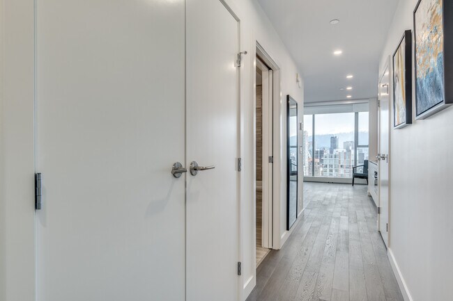 Photo - 1480 Howe St