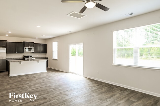 Photo - 196 Greenwich Dr