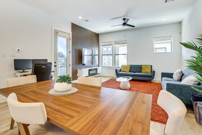 Photo - 2339 Eagle St