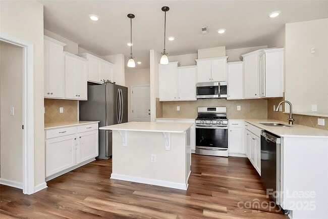 Photo - 16027 Harbor Hill Dr