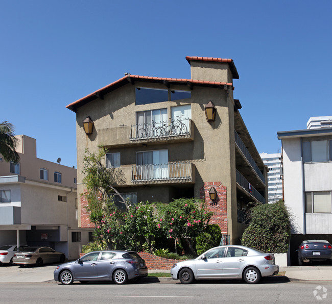 Primary Photo - 1247 Federal Ave Apartments