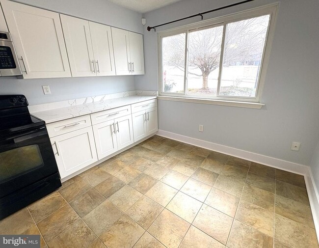 Photo - 306 Paddock Dr