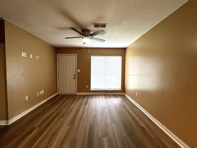 Photo - 2973 Moorcroft Dr