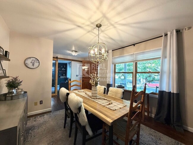 Photo - 1408 E Irwin Ln