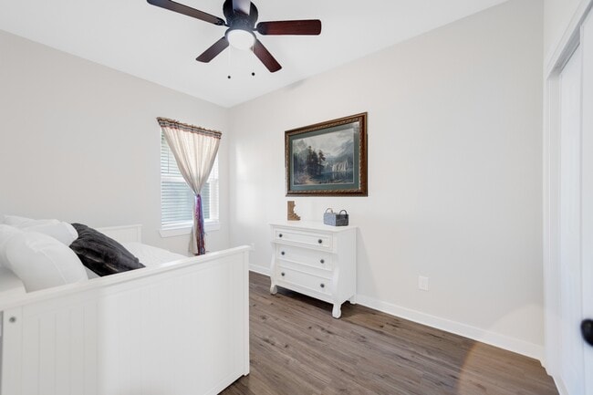 Photo - 10317 Lake Rd