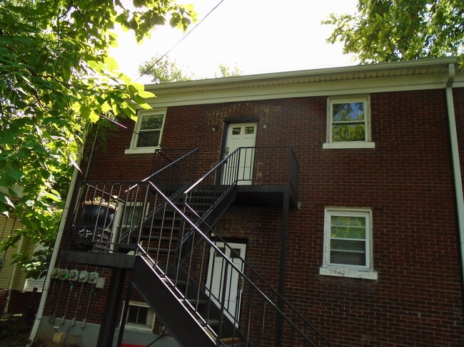 Building Photo - 100 N. 33rd St., Apt 3 Unit 3